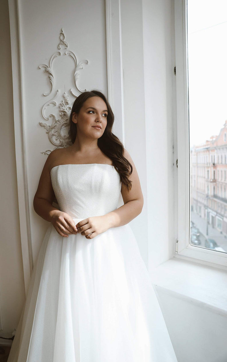 Minimalist Tulle Wedding Dress Klouzi with wide straps – Olivia