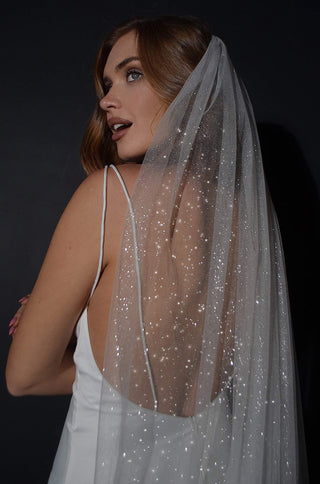 https://www.oliviabottega.com/cdn/shop/files/Glittering-White-Wedding-Veil-2-by-Olivia-Bottega---Wedding-Veil---Bridal-Veil---Sparkling-Veil---White-Wedding-Veil---Choice-of-Length-OLIVIABOTTEGA-1617995406_be6467d8-926d-45c3-b54_1e392d57-359c-4cde-bcc4-f9035b9392bb.jpg?v=1700394695&width=320