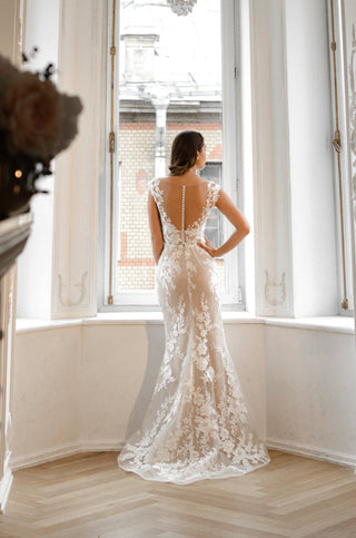 41 Best Courthouse Wedding Dresses - Epic City Hall Bridal Outfits