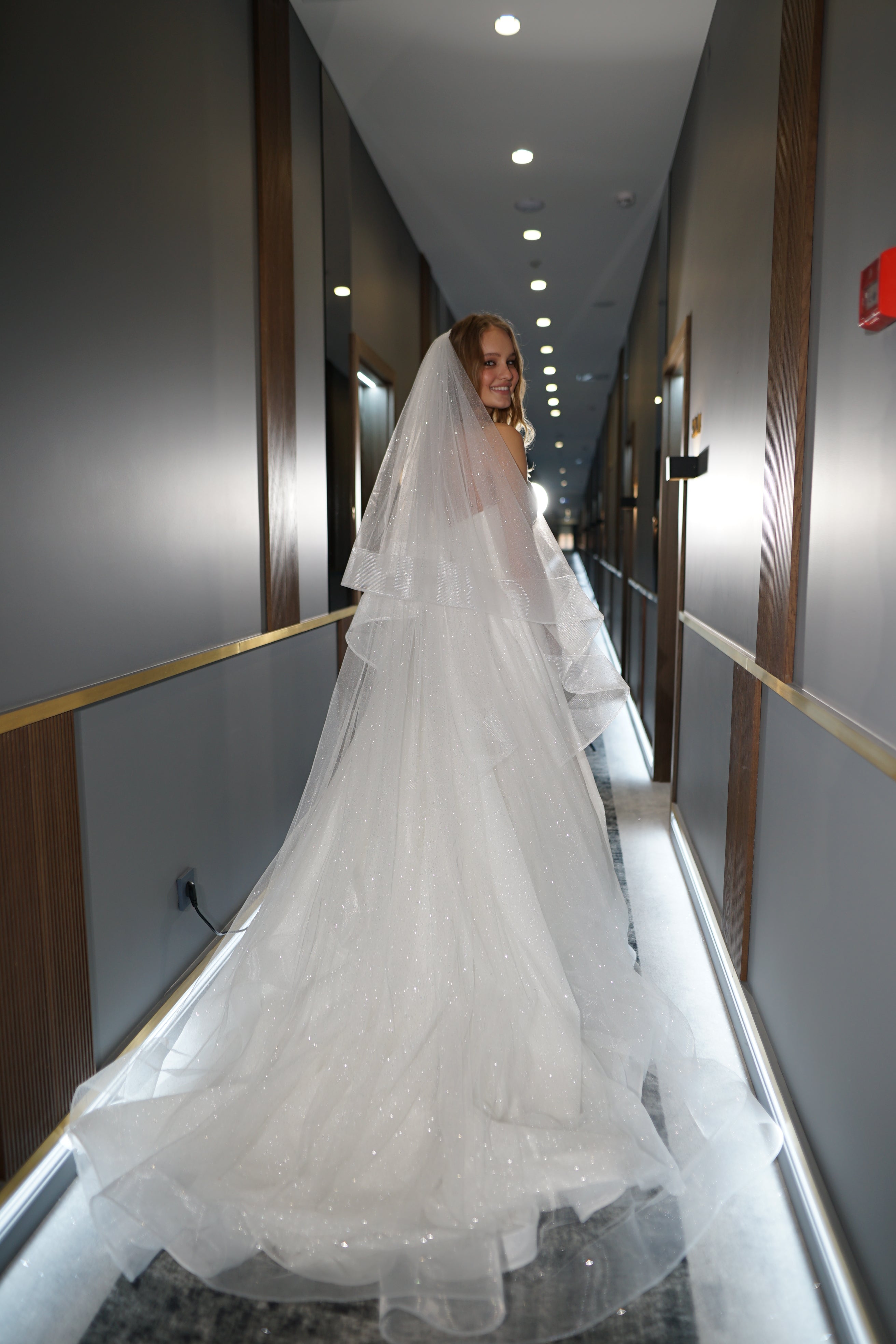 Shiny Bridal Veils with Gold Star Sparkly Wedding Veil ACC1042 – Viniodress