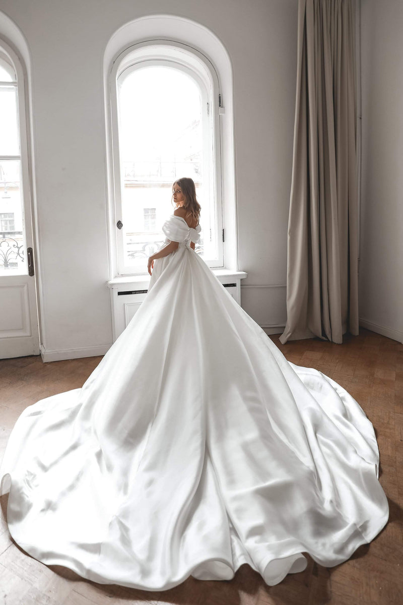 Mikado Wedding Dress Jacqueline With Detachable Train – Olivia Bottega